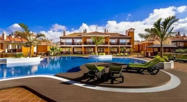 LIVVO Monte Carrera Holiday Homes, Rezervați Hotel Hoteluri în Gran Canaria cu piscină, Piscină