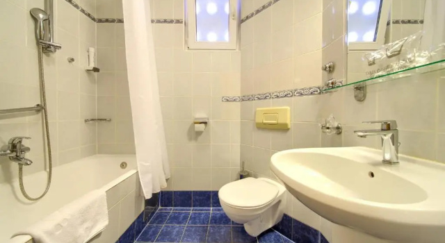Семейный номер Standard с балконом Hotel Dražica - Hotel Resort Dražica