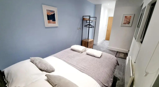Superb 2 beds 2 baths New Apartment w/ Garden+Patio, Забронировать Апартаменты/квартира Отели Борнмута с парковкой, рядом с Bournemouth Library, Парковка
