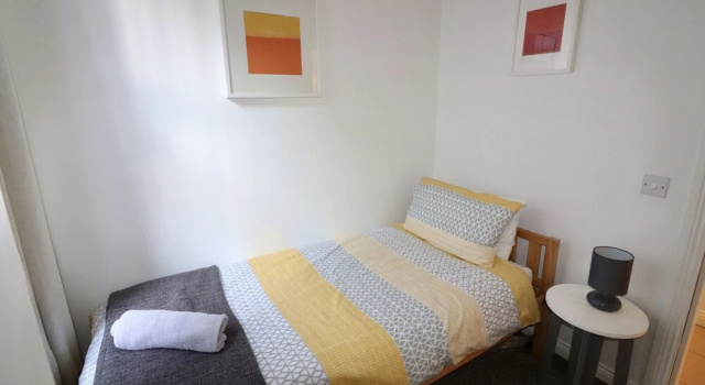 Sleeps 4 only 5 min by taxi, Забронировать Отель Отели Графства Антрим с парковкой, Парковка