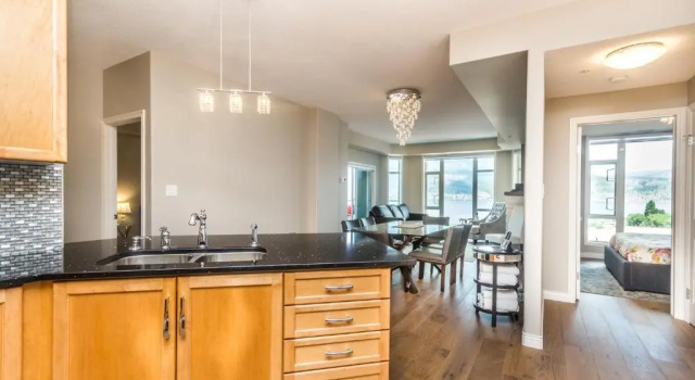 Люкс с видом на горы Sunset Waterfront Resort by Discover Kelowna Resort Accommodations