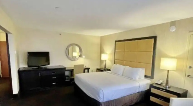 Люкс Deluxe Crowne Plaza Wilmington North