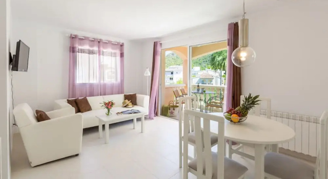 Oros Melesigeni, Book Hotel Canyamel Mallorca