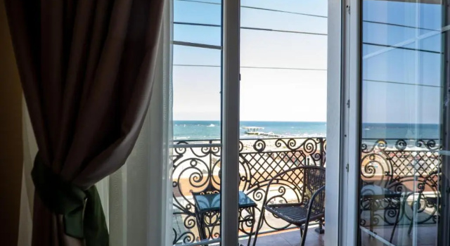 Апартаменты с балконом и с видом на море Hotel Ges