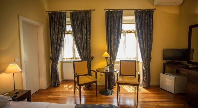 Glicínia Boutique Hotel, Забронировать Отель Отели Фреамунде с парковкой, Парковка