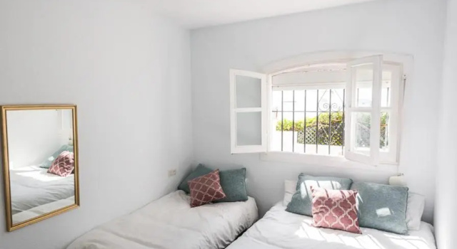 Lovely Living in Nerja, Забронировать Отель Отели Нерха с парковкой, рядом с Playa Carabeillo, Парковка