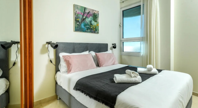 Full Sea View on The Beach With Balcony, Забронировать Апартаменты/квартира Отели Тель-Авива с парковкой, рядом с Пляж Иерусалим, Парковка