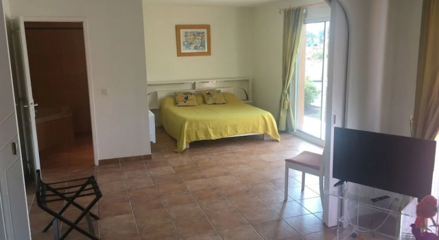 Chambres d'Hôtes La Coloniale, Rezervasyon Misafirhane Lascaux SPA Otelleri, SPA