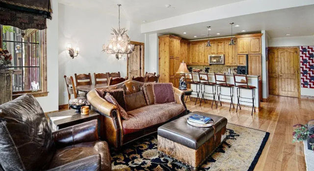 Beaver Creek Landing Condo 206, Забронировать Апартаменты/квартира Отели Эйвон с бассейном, рядом с Риверфронт-Экспресс-Гондола, Бассейн