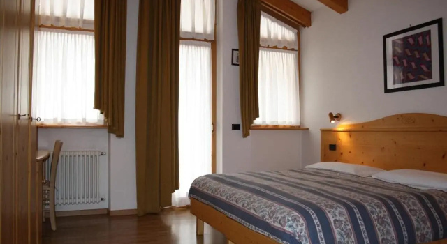 HOTEL La Locanda, Забронировать Отель Отели Мадонна-ди-Кампильо с завтраком, Завтраки