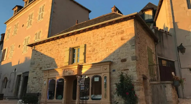 Maisons du Périgord Côté Vézère, Забронировать Апартаменты/квартира Террассон Black Perigord, рядом с Церковь Сент-Сур