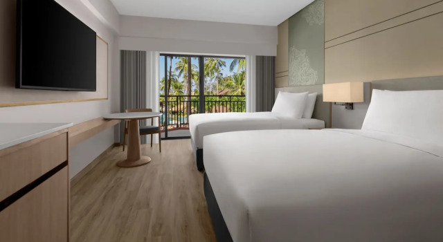 Двухместный номер Premier с видом на бассейн Courtyard by Marriott Phuket, Patong Beach Resort