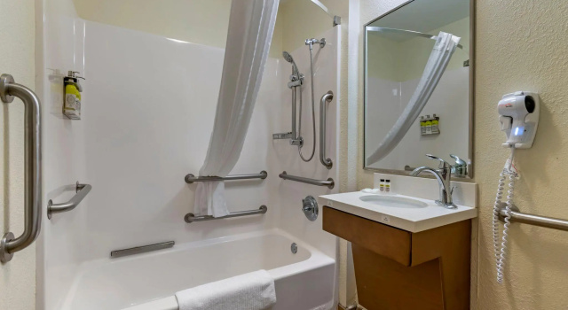 Четырёхместный люкс Candlewood Suites Reading by IHG