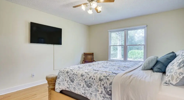 Secluded Mount Pleasant Home - 6 Mi to Beaches!, Забронировать Дом для отпуска Отели Charleston Area с парковкой, Парковка