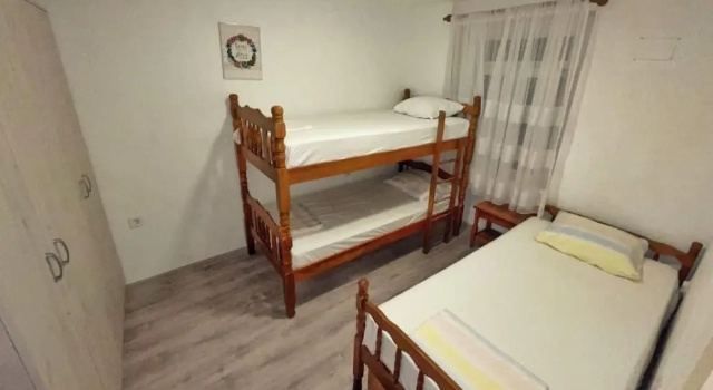 1-bedroom apartment with 3 beds + private parking