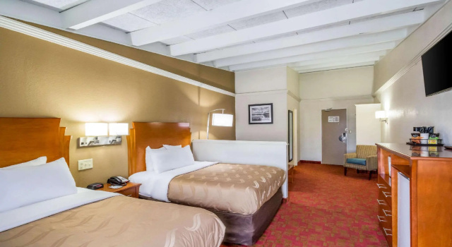 Четырёхместный люкс Quality Inn & Suites Kansas City - Independence I-70 East