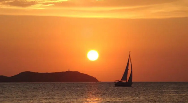 Ibiza Charter Silenzio Bianco, Varaa Hotelli Sant Antoni de Portmany Baleaarit
