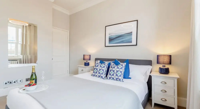 Апартаменты Executive Kensington Apartment with terrace