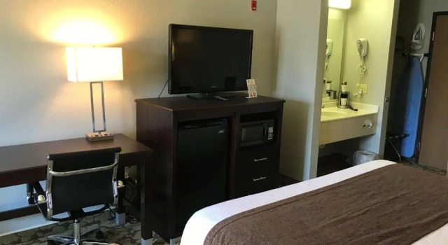 Люкс SureStay Plus Hotel by Best Western Bettendorf