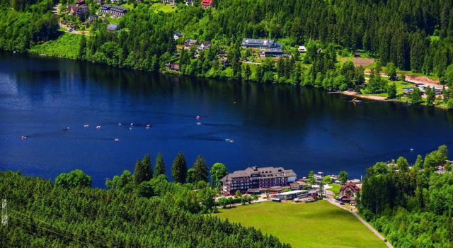 Двухместный номер Comfort с балконом и с видом на окрестности Maritim Titisee Hotel