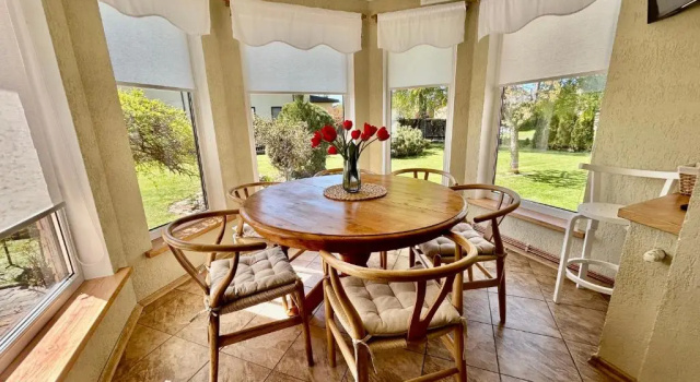Коттедж с 4 комнатами Holiday house Vijole