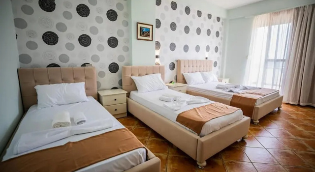 Четырёхместный номер Standard с балконом Hotel Panorama