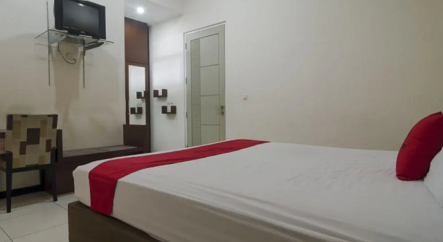 RedDoorz @ Rejosari, Boek Hotel Semarang Central Java, in de buurt van Simpang Lima