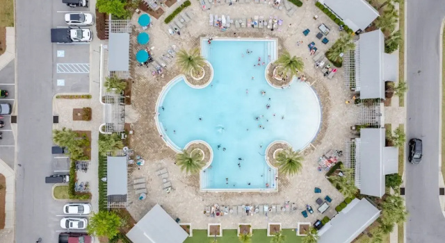 Shine on the Shore by Avantstay Pool Golf Cart, Book Feriehus Seacrest Florida