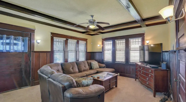 Central Galveston Home < 1 Mi to Beach!