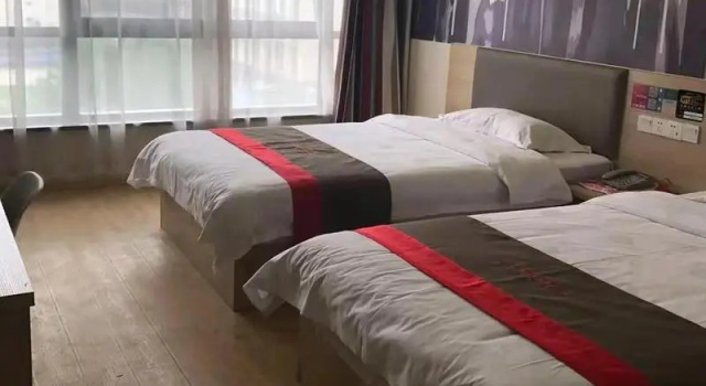Люкс Deluxe Thank Inn Hotel Shanxi Weinan High-Tech District Wanda Plaza