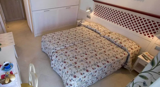 Четырёхместный номер Standard с балконом Hotel Katja