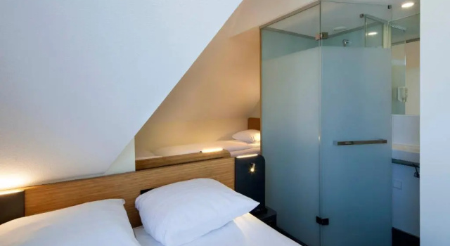Четырёхместный семейный номер Standard easyHotel Maastricht City Centre