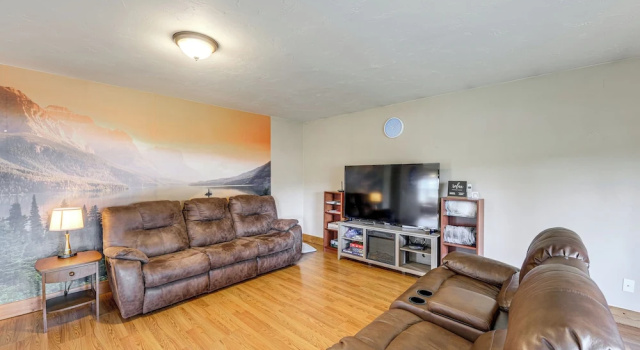 Columbia Falls Private Retreat: Pool Table & Deck!, Забронировать Отель Отели штата Монтана с парковкой, Парковка