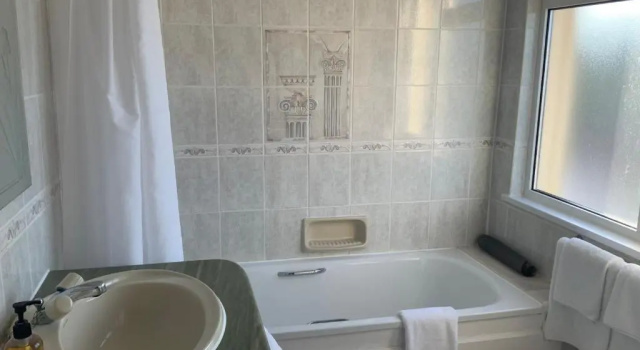 Трёхместный номер Standard Marina Metro Hotel