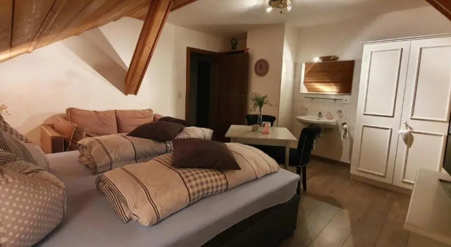 Четырёхместный номер Standard с балконом Hotel Gasthof Gaistal