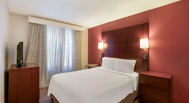 Четырёхместный люкс с 2 комнатами SenS Suites Livermore; SureStay Collection by Best Western