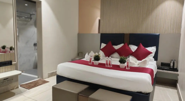 Hotel Shirdi Park Inn 80 Meters From Sai Samadhi Temple