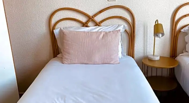 Номер Standard Ambassadeurs Logis Hotel