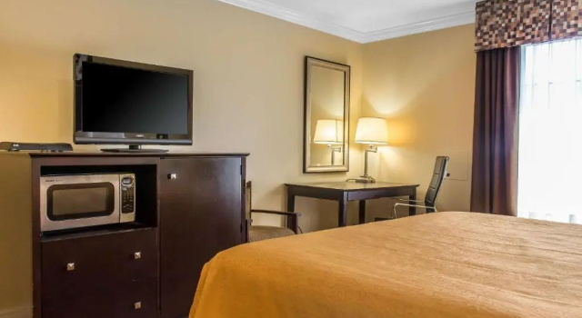 Номер Standard Quality Inn near Mountain Creek