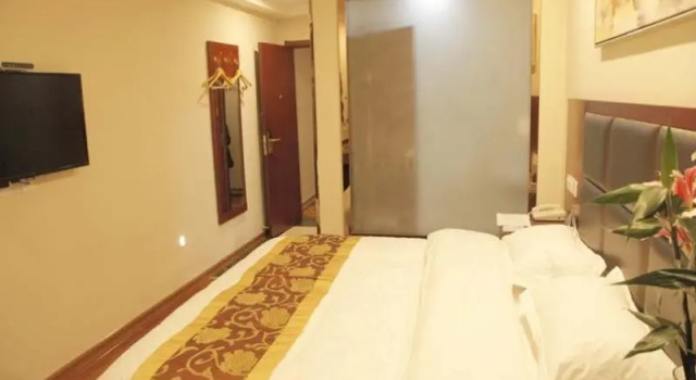 Люкс GreenTree Inn Anhui Wuhu Wuwei Chaowu Bus West Station Express Hotel