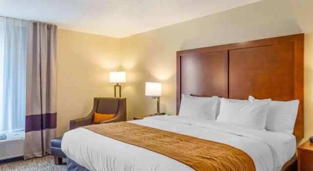 Люкс Comfort Inn DeKalb - University Area