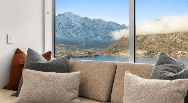A Stunning Stay - Queenstown Holiday Home, Забронировать Отель Отели Отаго с парковкой, Парковка