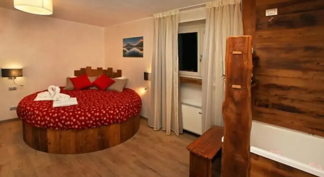 Двухместный люкс с балконом Serendipity Hotel
