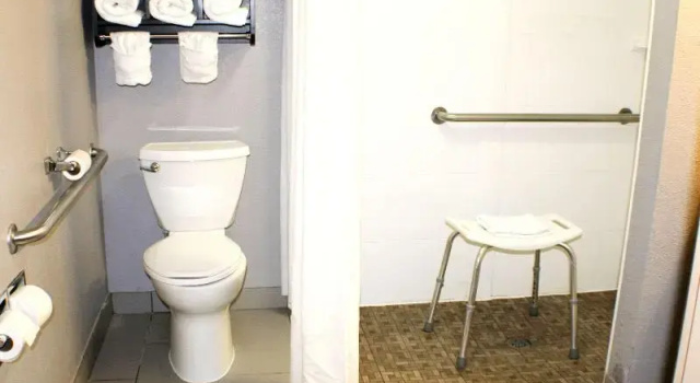 Шестиместный номер Standard Quality Inn & Suites Bedford West