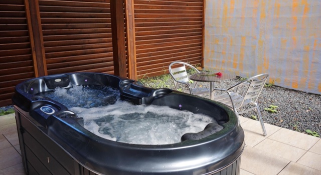 Apartment With one Bedroom in Deshaies, With Shared Pool, Enclosed Garden and Wifi - 900 m From the Beach, Забронировать Апартаменты/квартира Деше Бас-Тер
