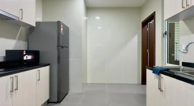 Семейные апартаменты с 3 комнатами с балконом и с видом на бассейн JB City Shopping Mall Apartment