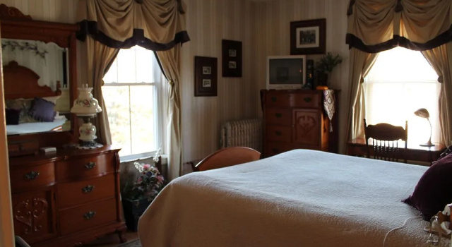 The Sleigh Maker Inn Bed and Breakfast, Забронировать Отель Вестбороу Массачусетс