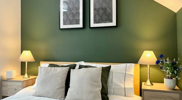 Charming Home Near Gatwick Airport, Забронировать Отель Кроли Западный Суссекс