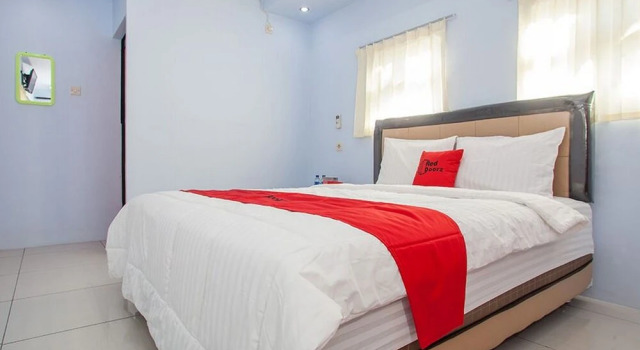 RedDoorz Near Karangasem Train Station 2, Rezervasyon Otel Banyuwangi East Java