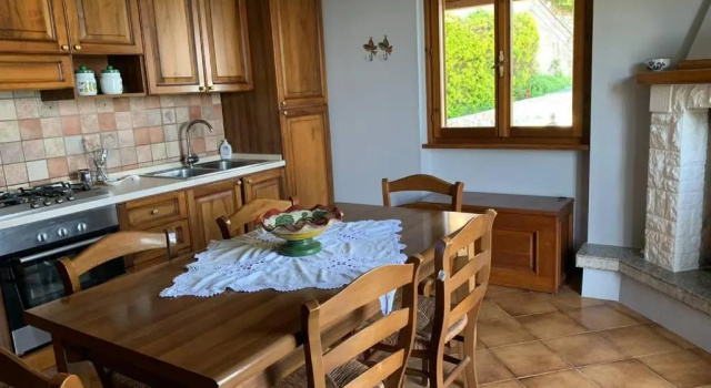 VillaTullia Ferienhaus mit Seesicht Gardasee, Забронировать Отель Тиньяле Ломбардия